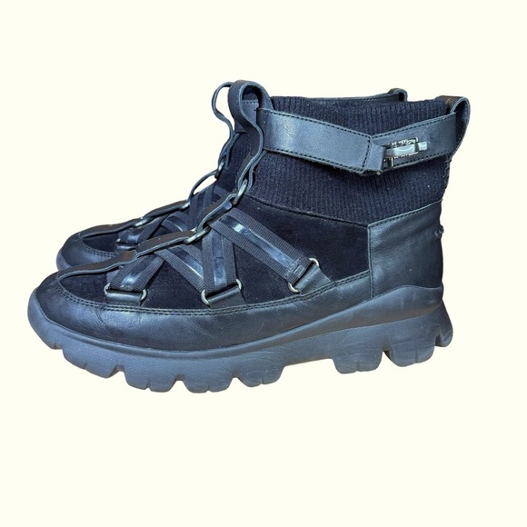 UGG Lakes & Lights Black Leather Fur Sneaker Shoes EUC - Picture 6 of 14